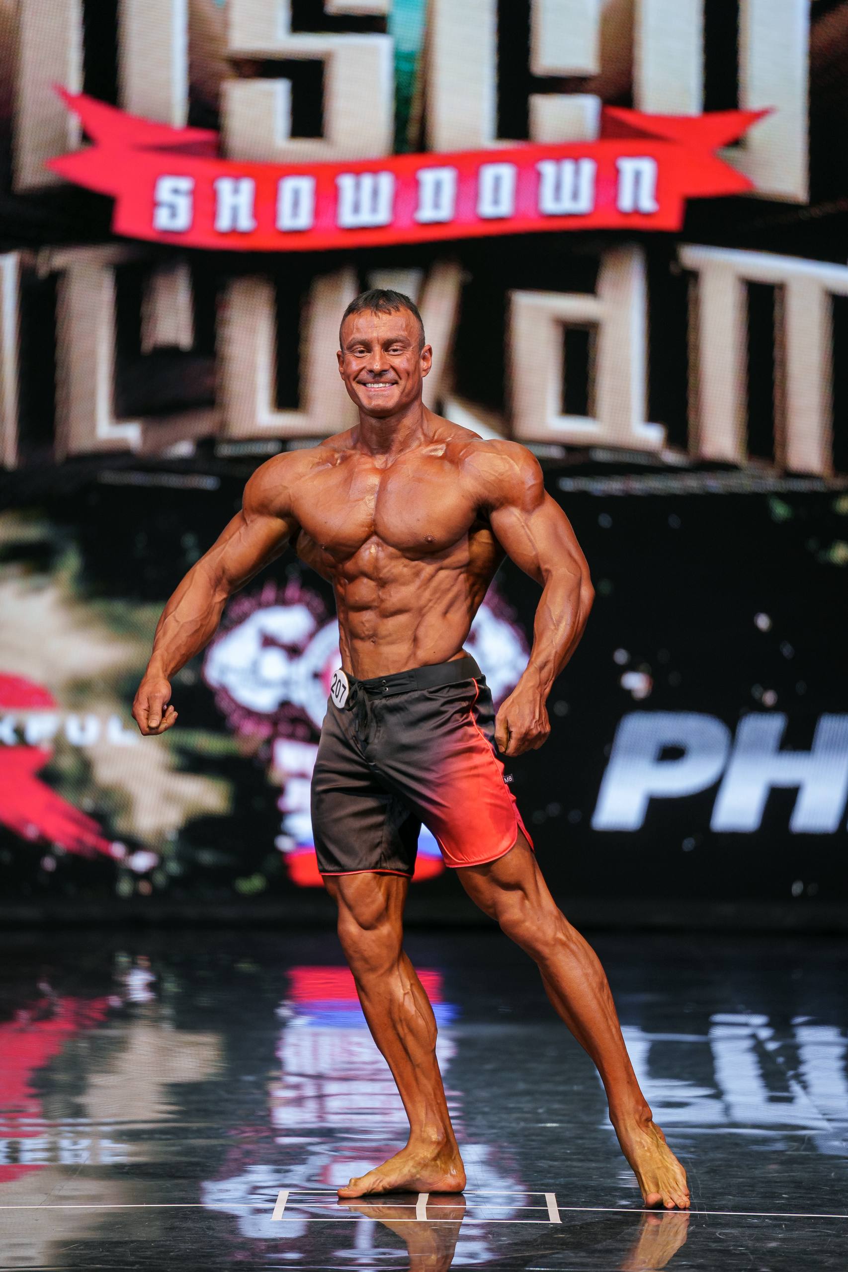 Вадим Медведев выступает на сцене Moscow Showdown